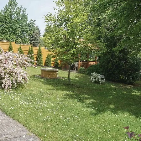 Two-bedroom Holiday In Balatonalmádi